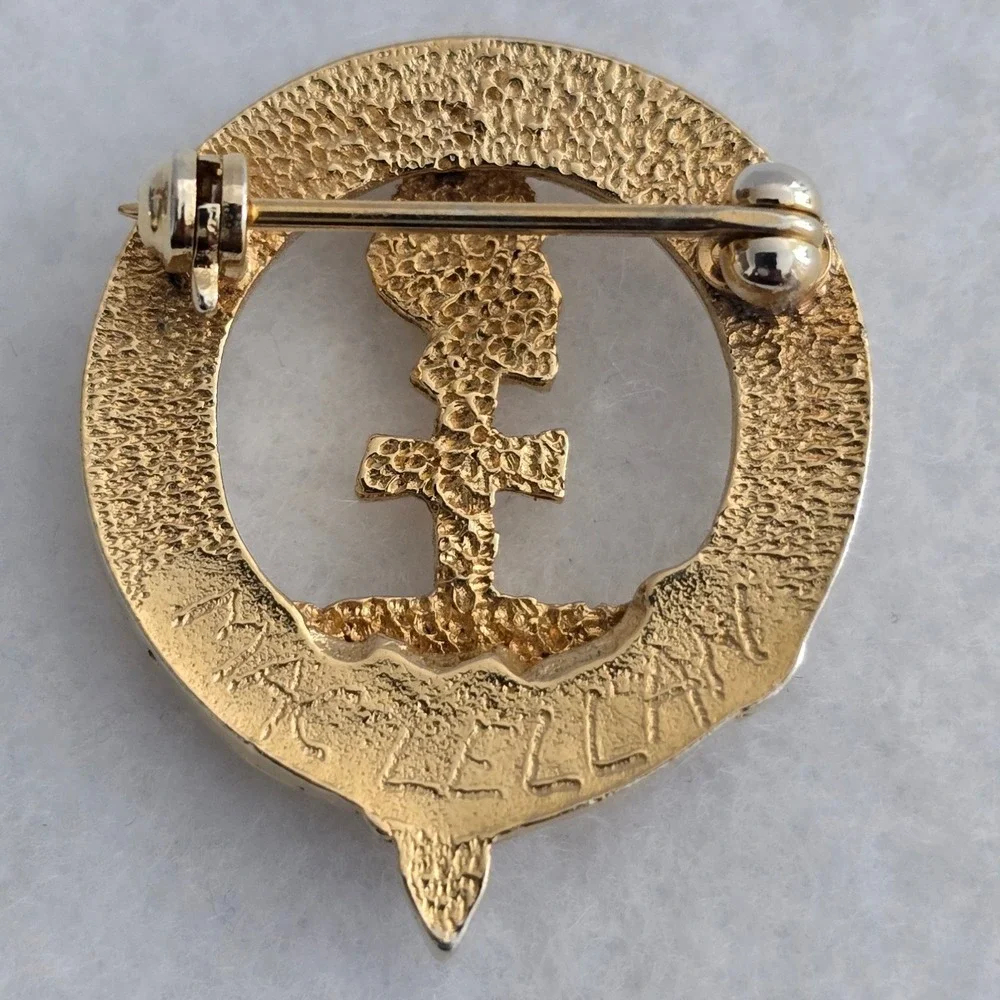 Clan MacLellan Pin Brooch Crest Badge Celtic Scottish Think On Motto Gold Tone